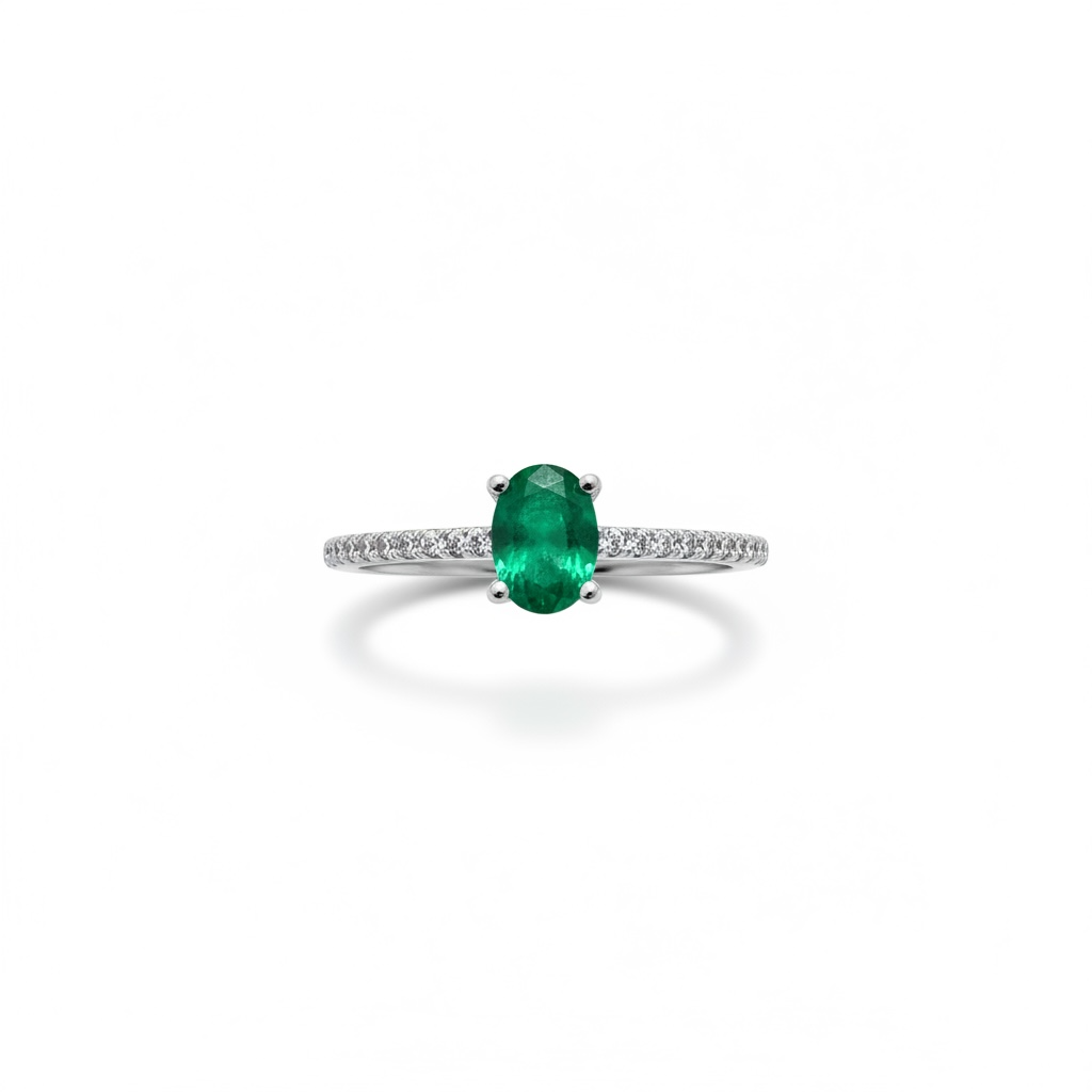 Anillo de esmeralda oval con media churumbela de diamantes en oro blanco 14k