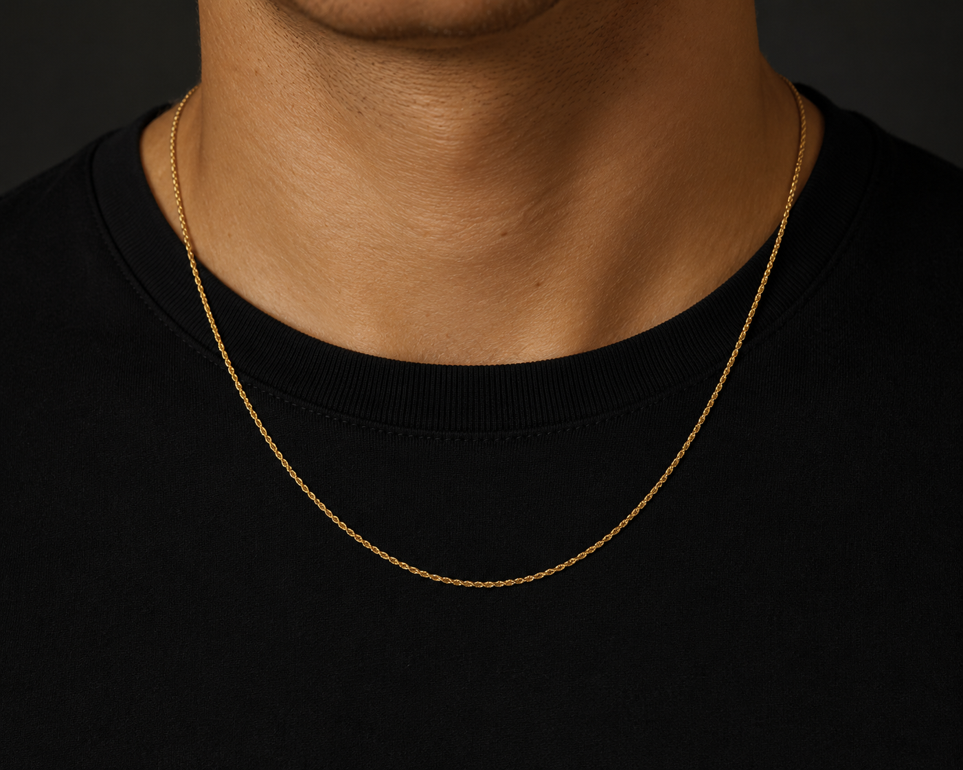 Cadena torzal 1mm puesta en el cuello