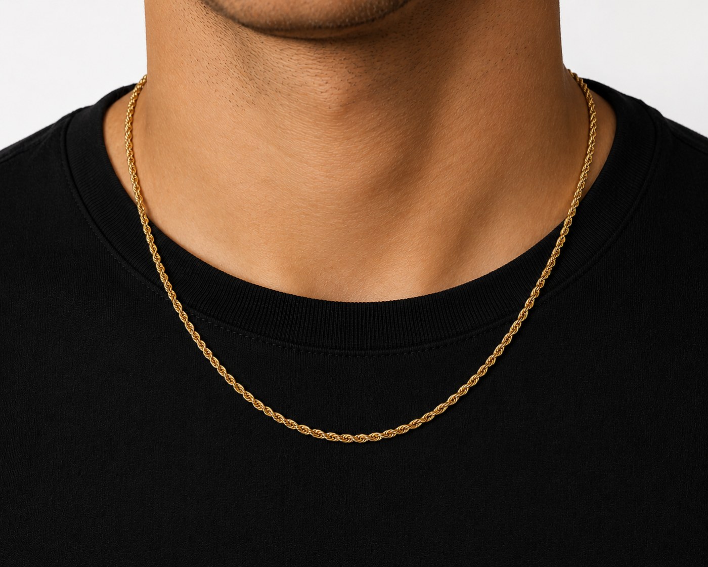 Cadena torzal 2mm puesta en el cuello