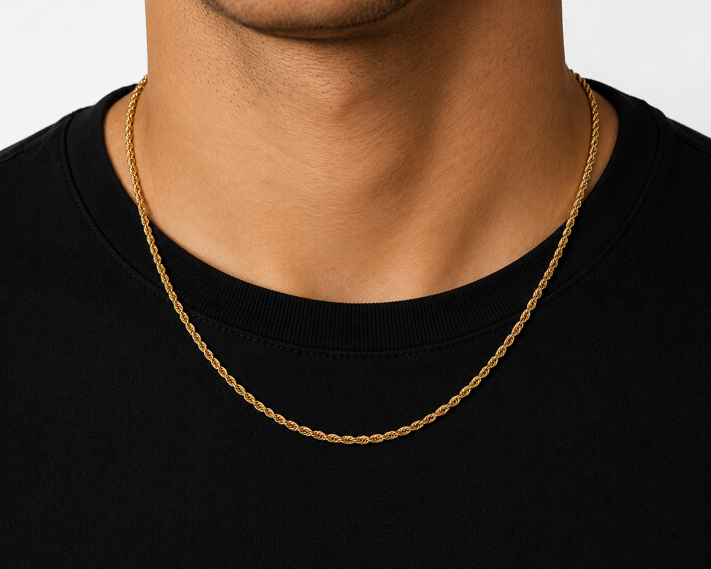 Cadena torzal 2mm puesta en el cuello
